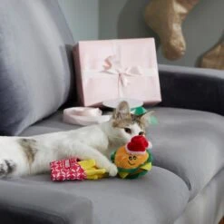 Frisco Holiday Burger & Fries Plush Cat Toy With Catnip, 2 Count -Frisco Sales Store 287901 PT3. AC SS1800 V1632775913